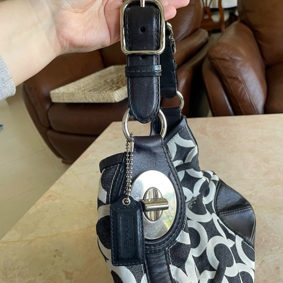 coach monogram tote bag in black and white - Picture 3 of 7